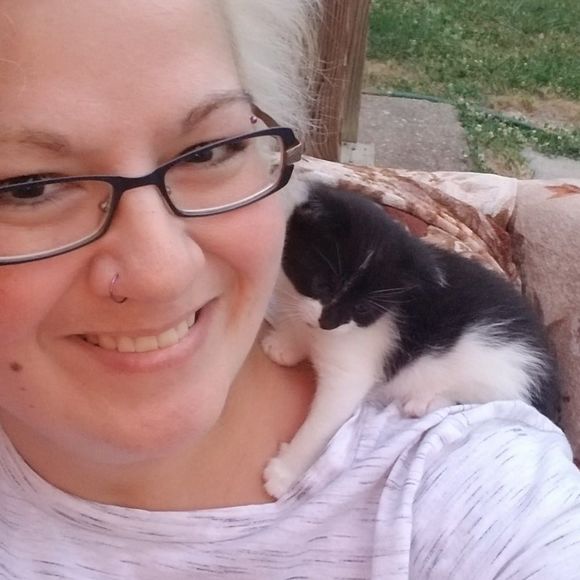 Meet your Posher, Liz - Picture 1 of 1